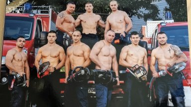 Варненски пожарникари се съблякоха за благотворителен календар в подкрепа на деца