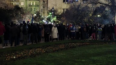 Протести в страната срещу кабинета и пред МВР за оставката на Митов (снимки)