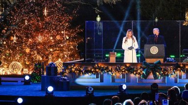 Мелания Тръмп запали светлините на коледното дърво край Белия дом (снимки)