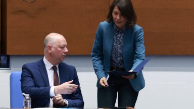 ПП-ДБ връчи папка с оставка на Желязков - премиерът я прибра без да я подпише