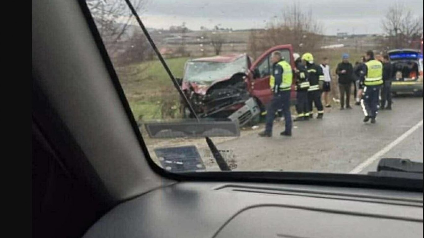 Трагедия край Хаджидимово: 8 ученици ранени след катастрофа с микробус