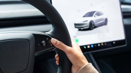 Tesla спира автопилота си в Северна Америка
