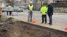 Монтират подземни контейнери за битови отпадъци в Русе