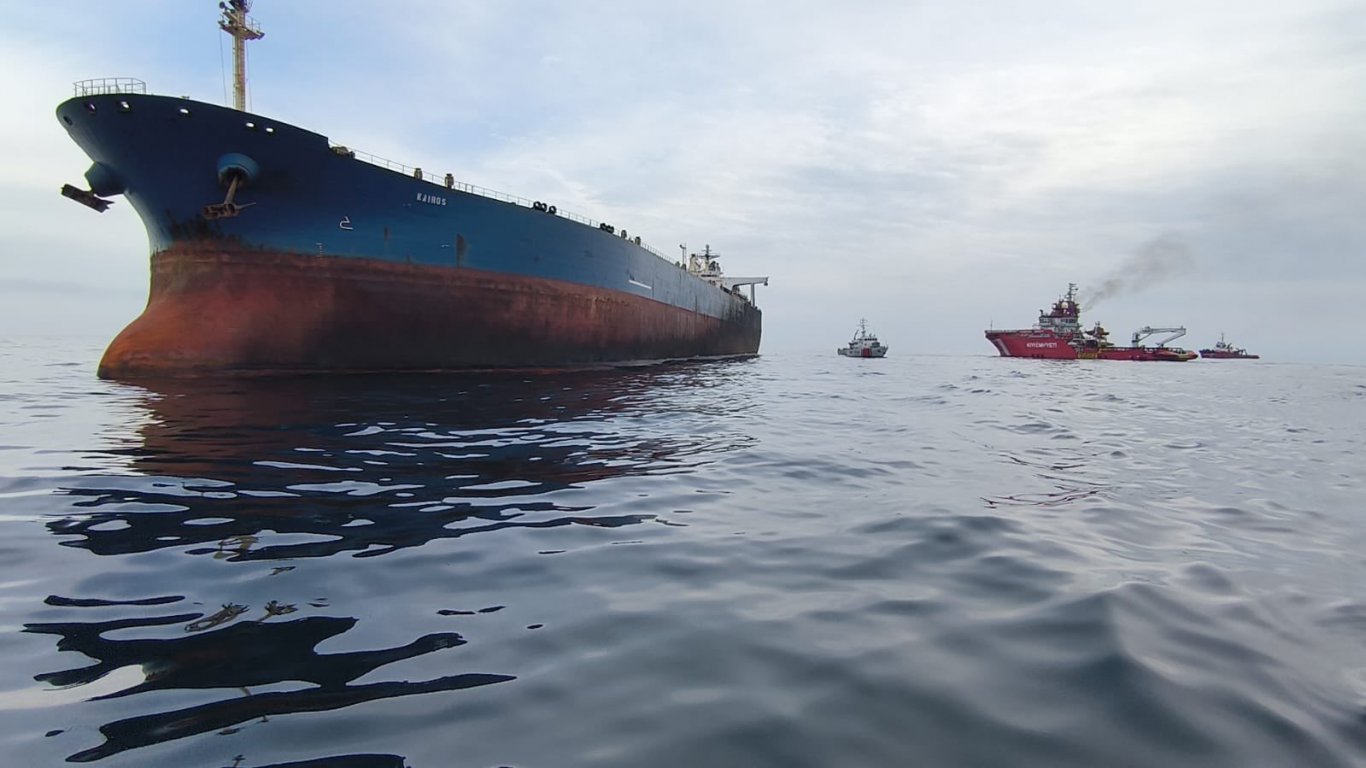 Гръцки танкер е ударен в Черно море край Новоросийск