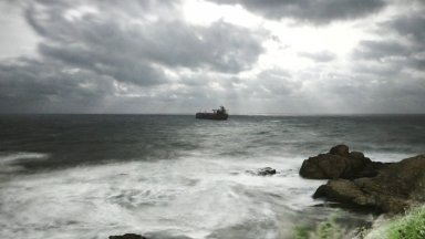 Заседналият край Ахтопол танкер е стабилизиран
