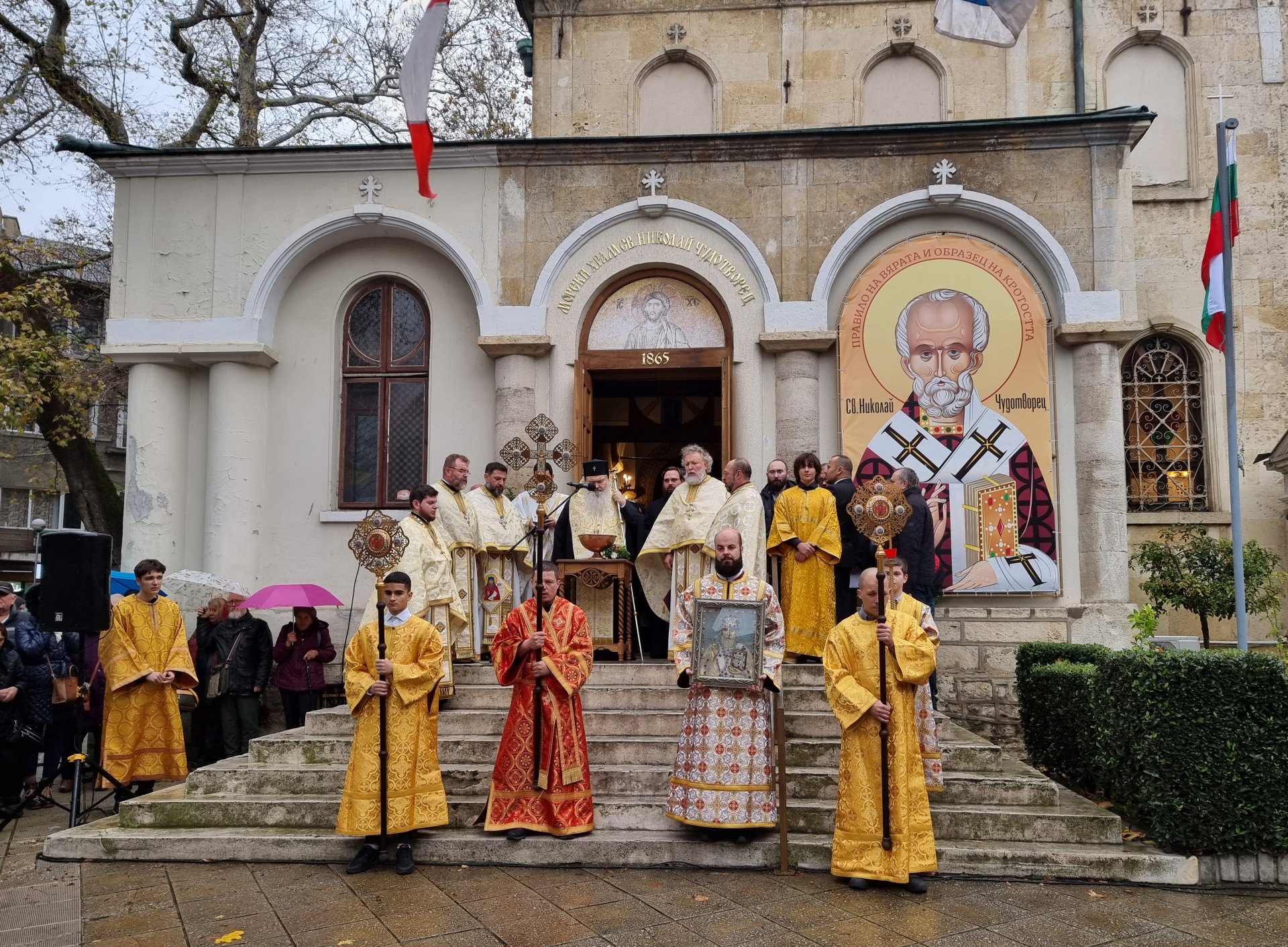 С молебен за здраве и рибен курбан варненци отбелязаха Никулден