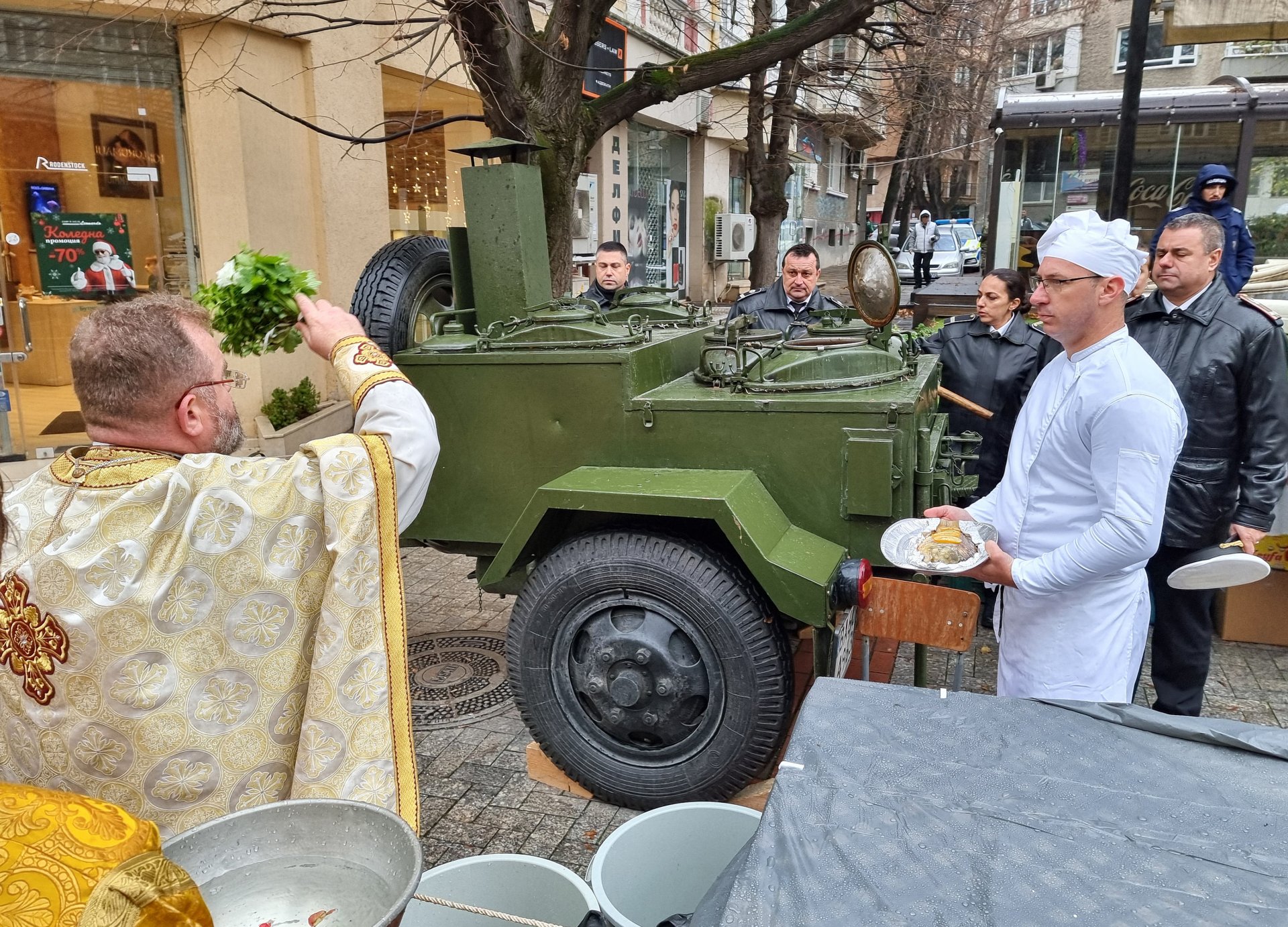 С молебен за здраве и рибен курбан варненци отбелязаха Никулден