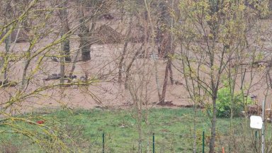 Задействаха системата BG-ALERT в Бургаско заради преливане на реки (снимки)