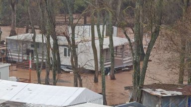 Задействаха системата BG-ALERT в Бургаско заради преливане на реки (снимки/видео)