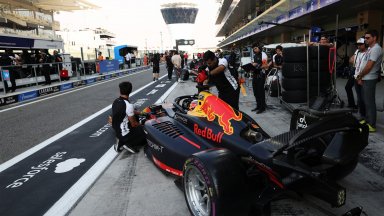 Цолов даде девети и 13-и резултат на тестовете от Формула 2 в Абу Даби