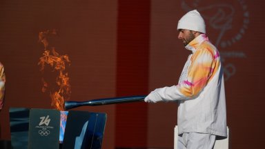 Олимпийският огън пое на обиколка в Италия с 10 001 факлоносци