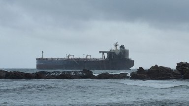 Евакуираха с вертолет "Пантер" още четирима моряци от танкера "Кайрос"