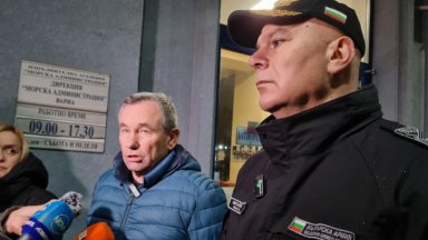 Трима души от заседналия танкер "Кайрос" край Ахтопол са евакуирани с хеликоптер