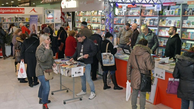 В навечерието на празниците посрещаме 52. Софийски международен панаир на книгата в НДК