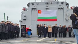 Новият патрулен кораб "Храбри" вече е под български флаг (снимки)