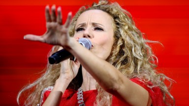 Деси Добрева: "Гиздава" е песен, която написах за моята дъщеря, затова така се казва и моето турне