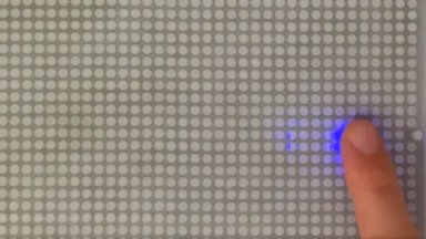 Нов дисплей позволява на потребителите да усещат изображенията под пръстите си