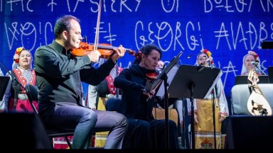 "Изкуството на квартета" на светлина от свещи