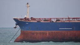 Гранична полиция и Морска администрация се качиха на борда на танкера "Кайрос"
