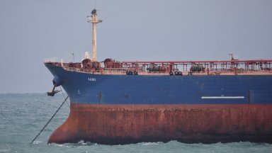 Гранична полиция и Морска администрация се качиха на борда на танкера "Кайрос"
