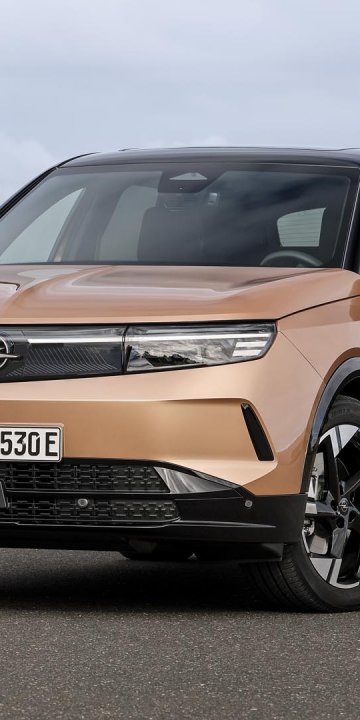 Opel Grandland: SUV с характер, интелигентни технологии и премиум излъчване