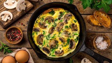 Само в един тиган: Омлет с гъби и козе сирене