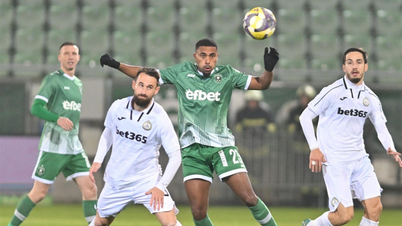 Левски зимува на върха: Славия спря Лудогорец и укрепи сините