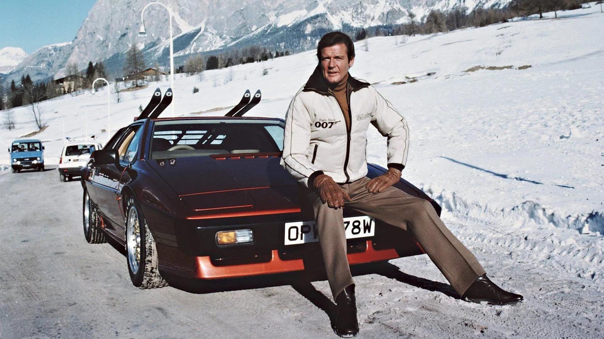 Lotus Esprit Turbo от филма за Джеймс Бонд, изигран от Роджър Мур