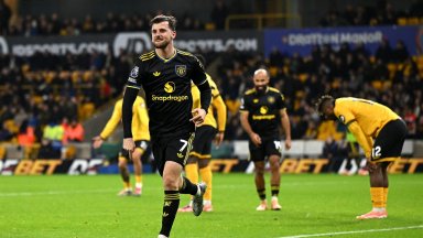 Юнайтед попиля "вълците" и се залепи за Топ 4