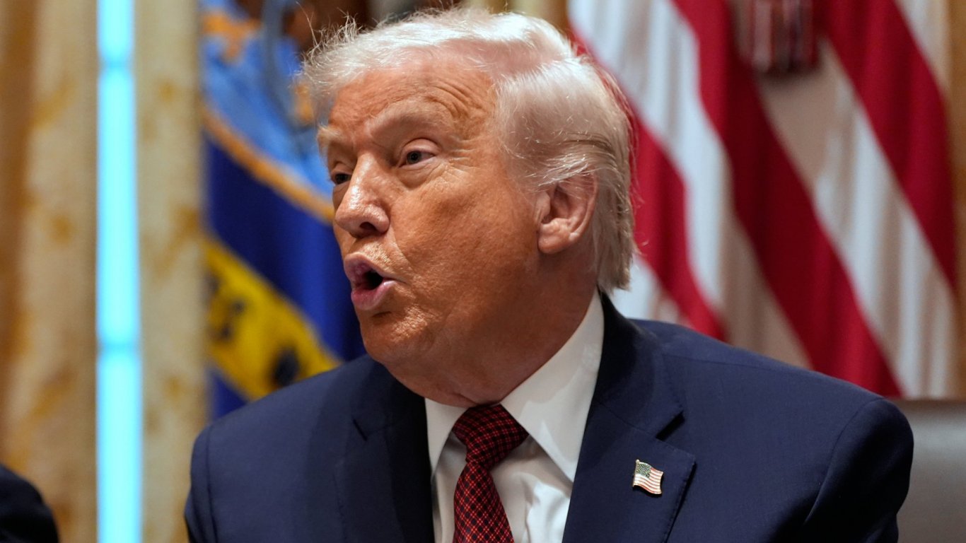 Доналд Тръмп президент на САЩ остро критикува европейската политика след