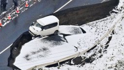 23 ранени след земетресението, предизвикало цунами в Япония (снимки)