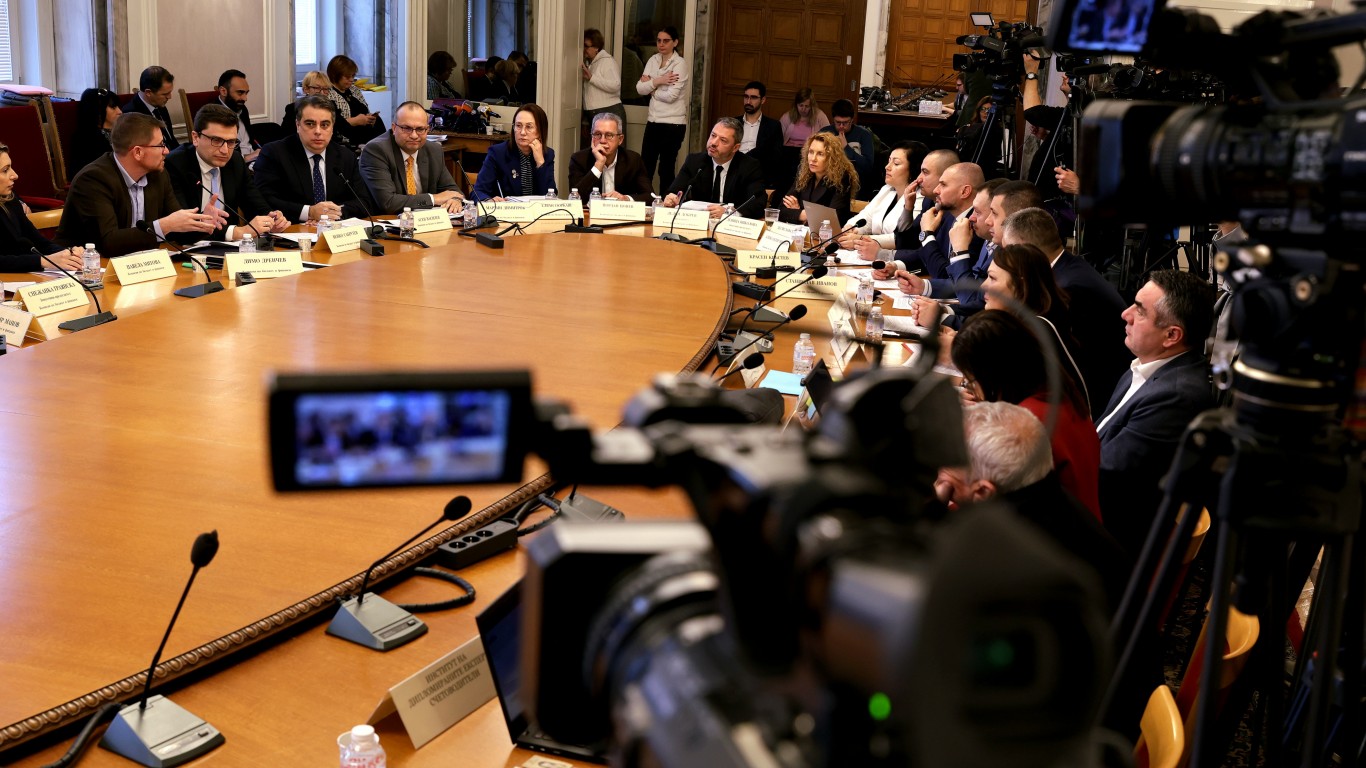 Приключи бюджетната криза: Приет удължителен закон за 2026 г.