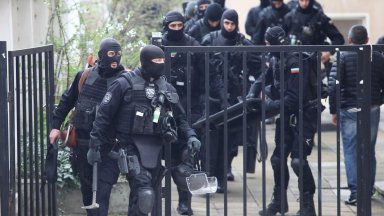 Отряд "Кобра" нахлу в заложни къщи в "Люлин" заради схеми с хулигани от протеста