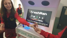 В Бургас откриха първата аркадна конзола, която се активира с рециклируеми отпадъци