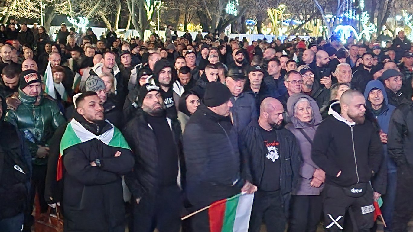 ГЕРБ оглавиха контрапротеста в Стара Загора в подкрепа на кабинета