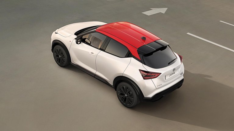 Nissan Juke сложи червена шапка за Коледа