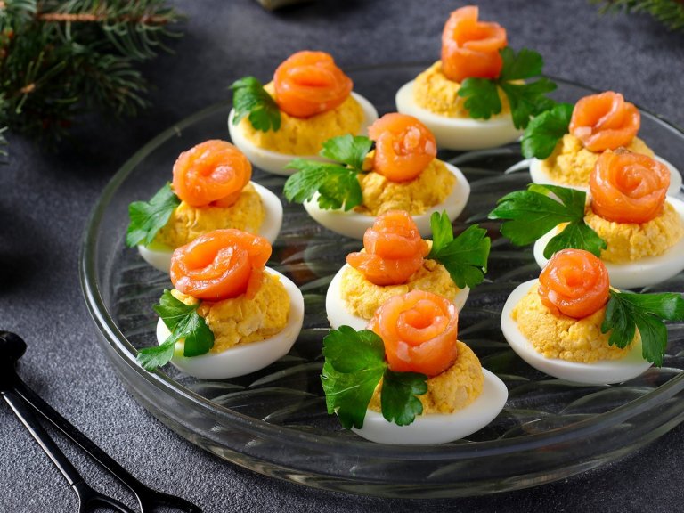 Новогодишни хапки с пушена сьомга