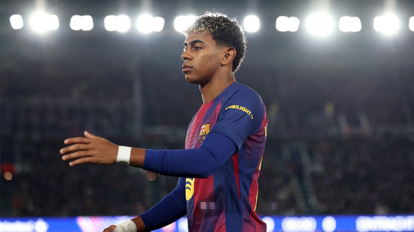 Напрежение в „Камп Ноу“: Ямал избухна заради смяна, Флик се обади директно