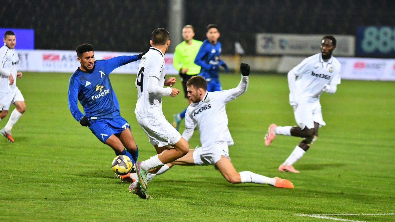 В българската Първа лига зрее нова трансферна битка където софийските