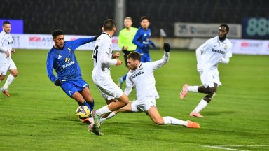 "Левски" и ЦСКА разграбват звездите на Славия?