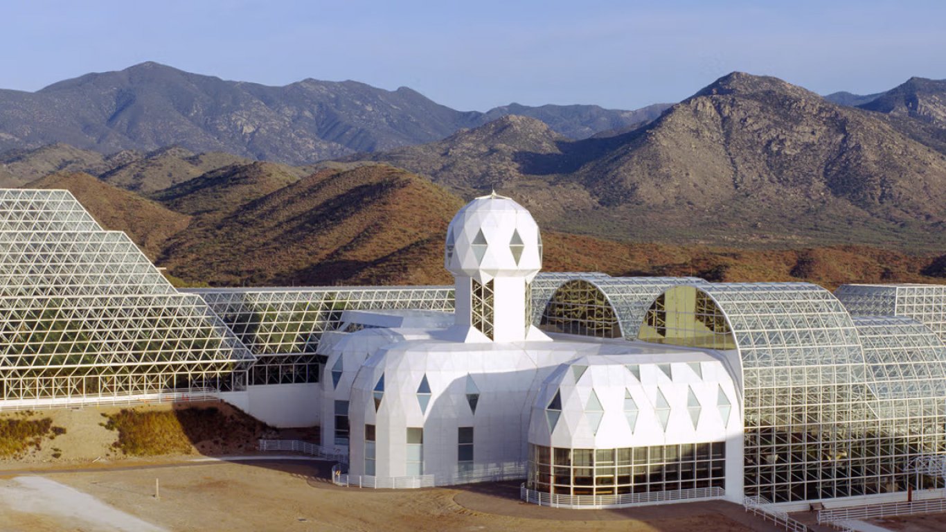 Биосфера 2: Тестовата площадка за живот на Марс, на която човечеството почти успя (снимки/видео)