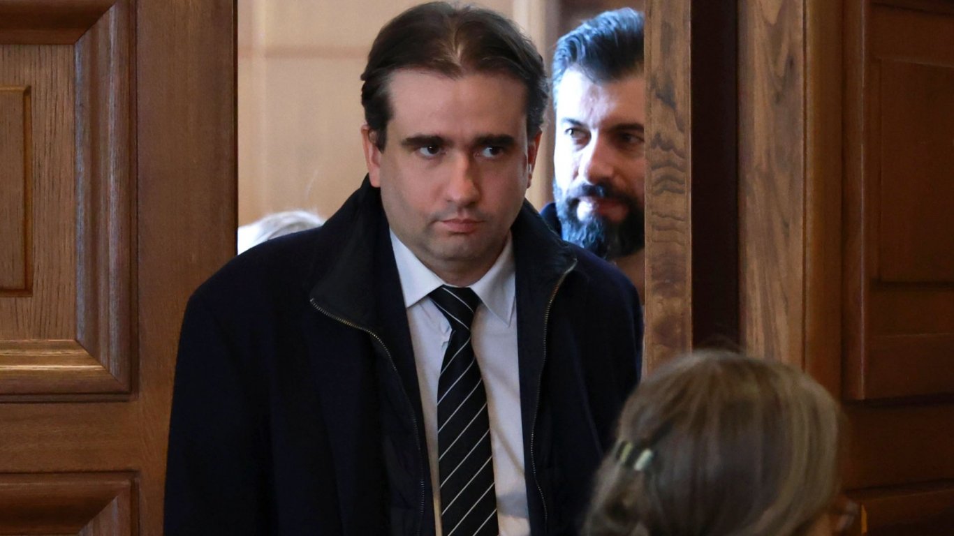 Божидар Божанов за Борда за мир: Това, което е подписал Желязков, е меко казано скандално