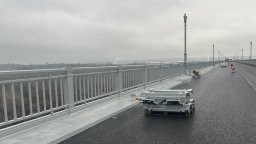 Монтираха парапета и стълбовете за осветление от Дунав мост при Русе 