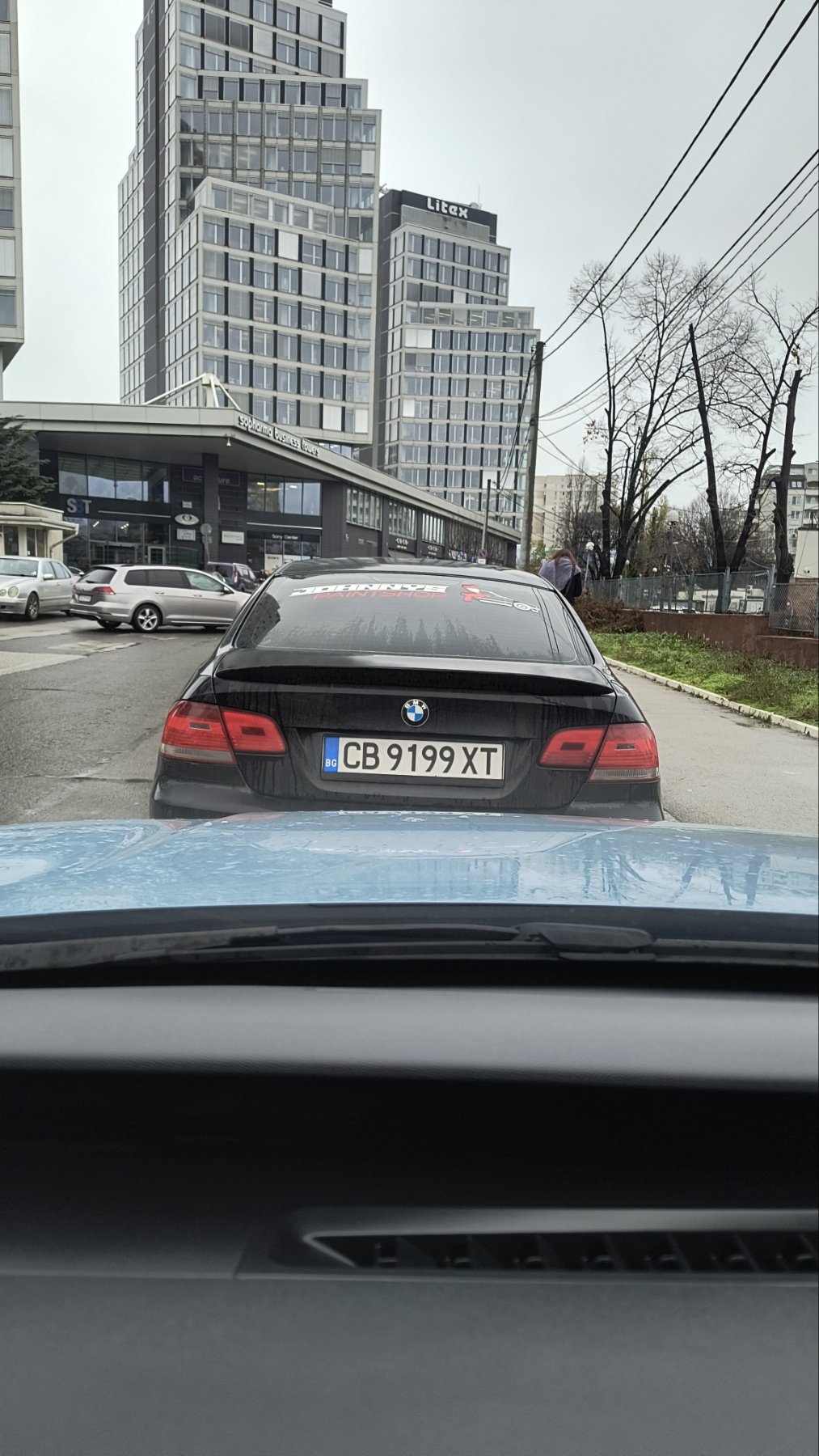 Табелите с втори букви ХТ, бяха последните възможни от азбуката, но от Пътна полиция включиха и гласните.