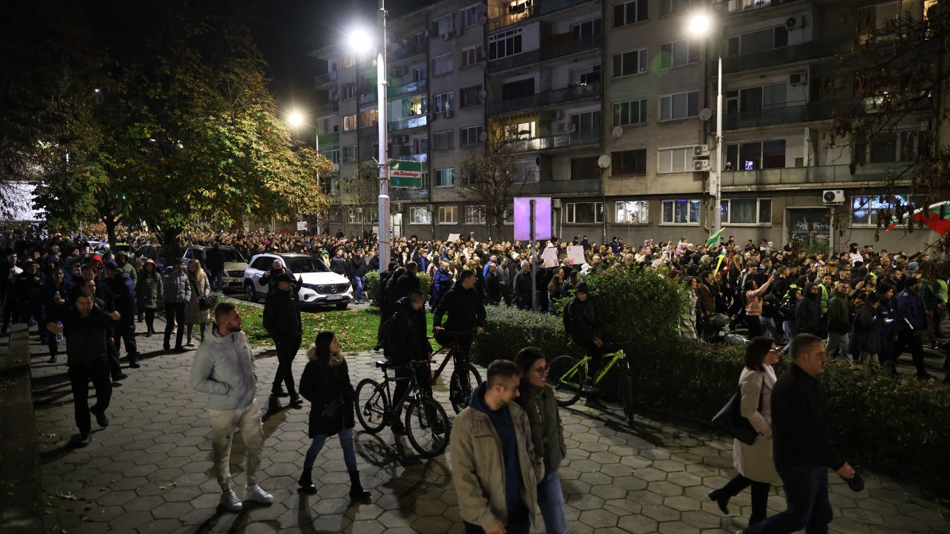 Пловдив в маршов протест: Булевардите се затварят за правителствената оставка