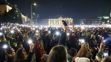 Издирват две деца, изгубени на многохилядния протест в София 