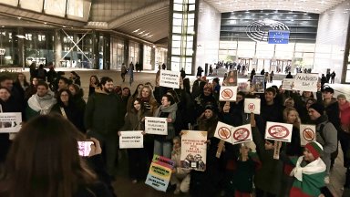 Евродепутати и Благомир Коцев на протести в Западна Европа