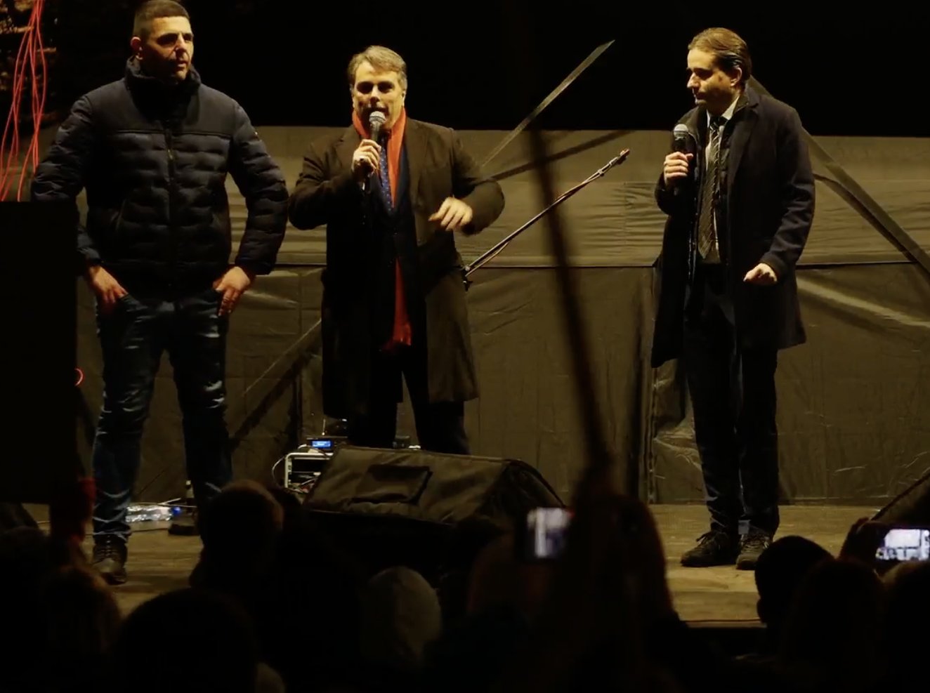 Протестът в София завърши с химн и скандирания: Василев обяви оставката за факт