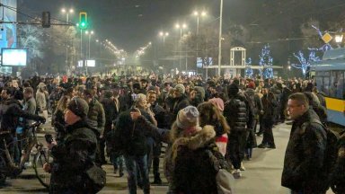 Протестиращи блокираха "Орлов мост" (снимки/видео)