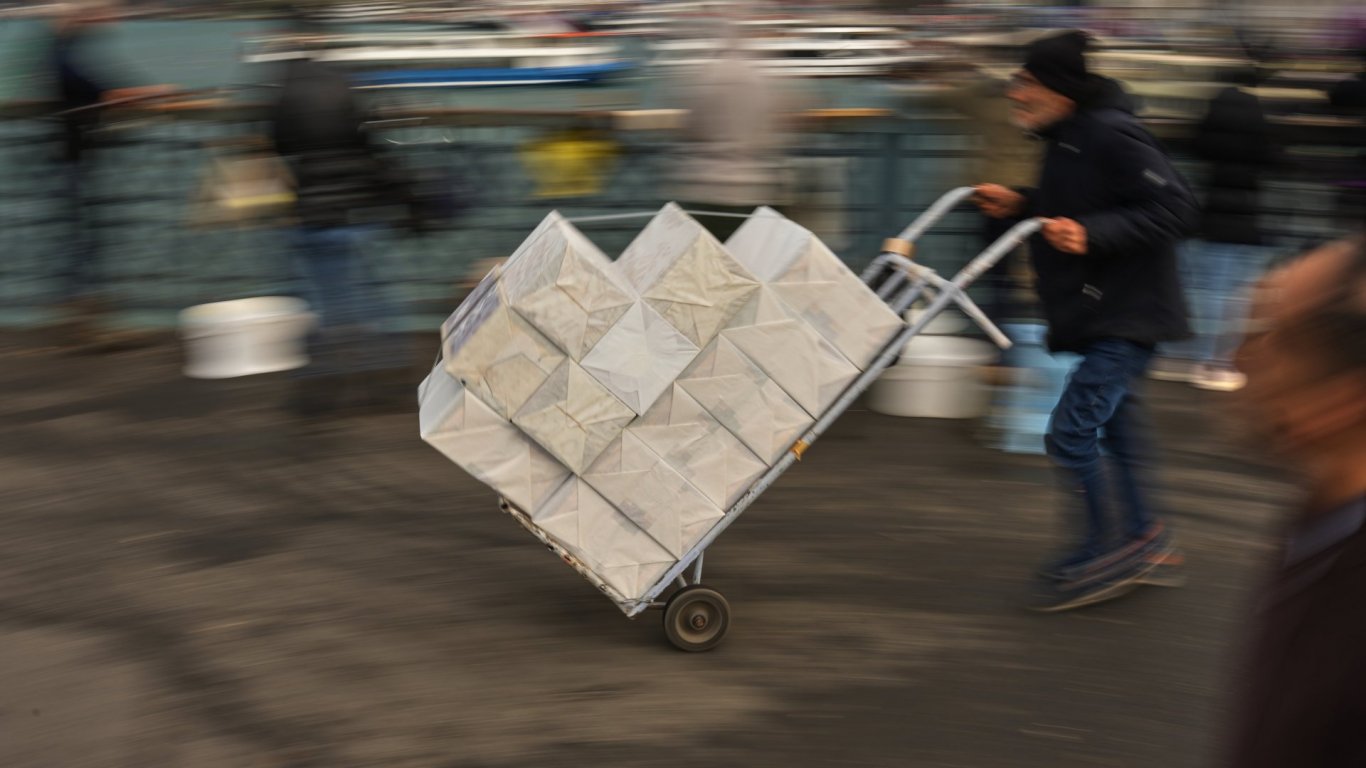 Земетресение с магнитуд 4 9 по Рихтер удари западната част